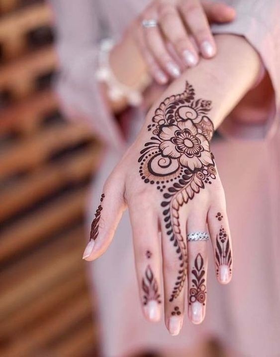 Twirl Leaves finger mehendi designs