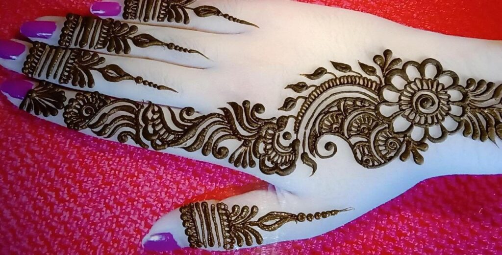 Spiral Bel finger mehndi design