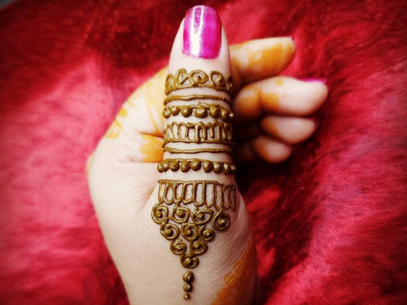 Long Ring thumb mehndi design